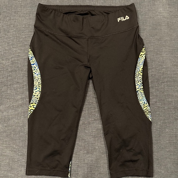 Women's athletic capri leggings - Picture 1 of 3
